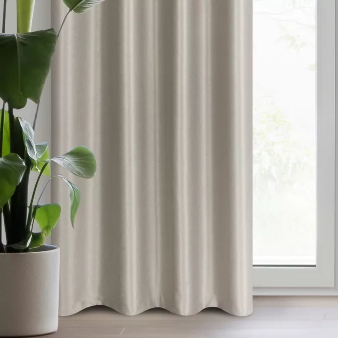 Zasłona ciemnobeżowa z błyszczącą nicią z tkaniny zaciemniającej 140x250 cm przelotka SELINA