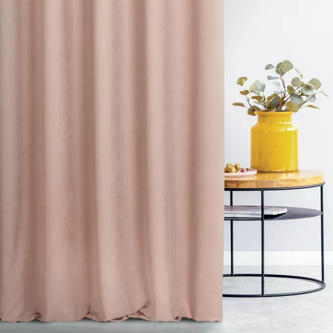 Zasłona szyta na taśmie 5 cm ADESSA pudrowo różowa z miękkiej tkaniny o welurowej strukturze