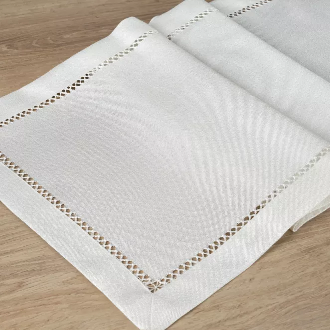 Komplet serwet 4 szt 30x40 cm biały Emily z ozdobną listwą i mereżką