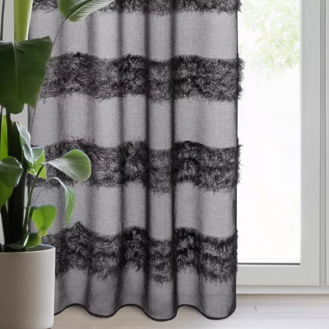 Firana czarna z etaminy zdobiona moherową nicią 140x250 cm przelotka MARGARET