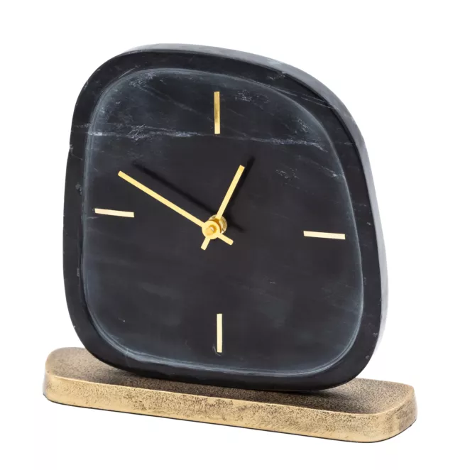 Minimalistyczny zegar stołowy imitujący marmur ze złotymi wskazówkami