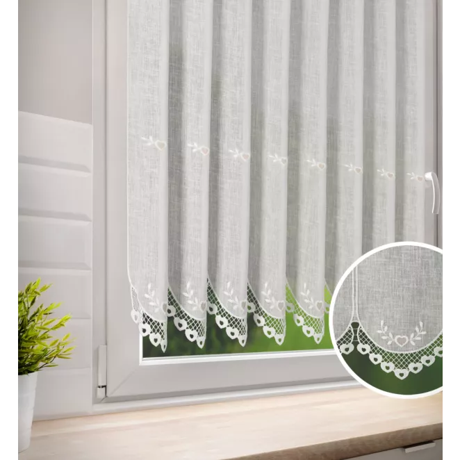Tkanina firanowa zazdrostka z etaminy zdobiona ażurowym haftem