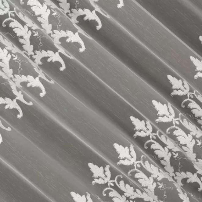 R200/2 Firana szyta na taśmie 5 cm naturalna z matowej tkaniny ADEN ozdobionej szenilowym haftem ornamentowym Pierre Cardin