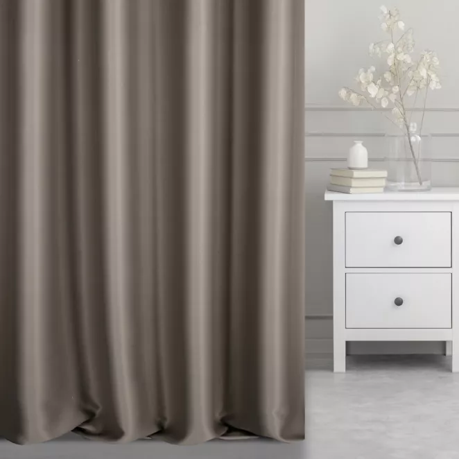 Zasłona szyta na taśmie 5 cm jasnobrązowa z gładkiej tkaniny typu blackout