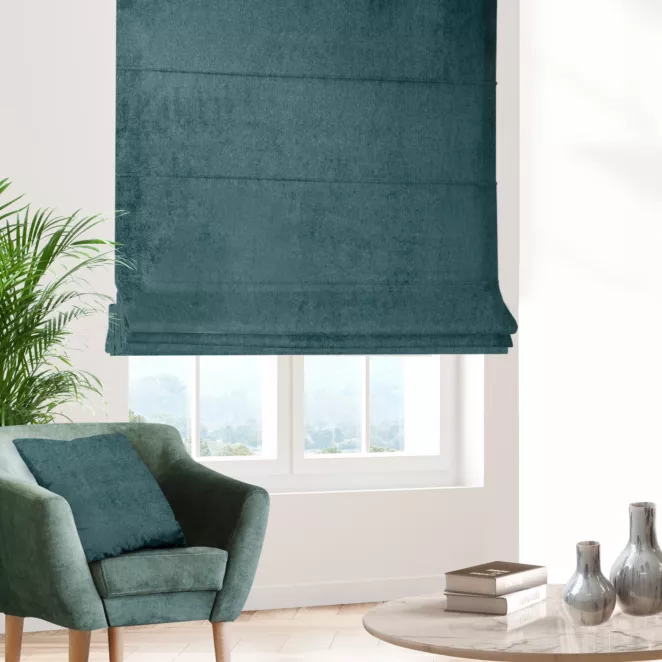 Roleta rzymska jasnoturkusowa z miękkiej półmatowej tkaniny welwetowej