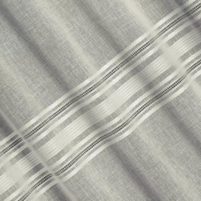 H200/2 Firana szyta na taśmie 5 cm kremowa z matowej tkaniny o naturalnym wyglądzie z ażurowymi pasami, wykończona obciążnikiem