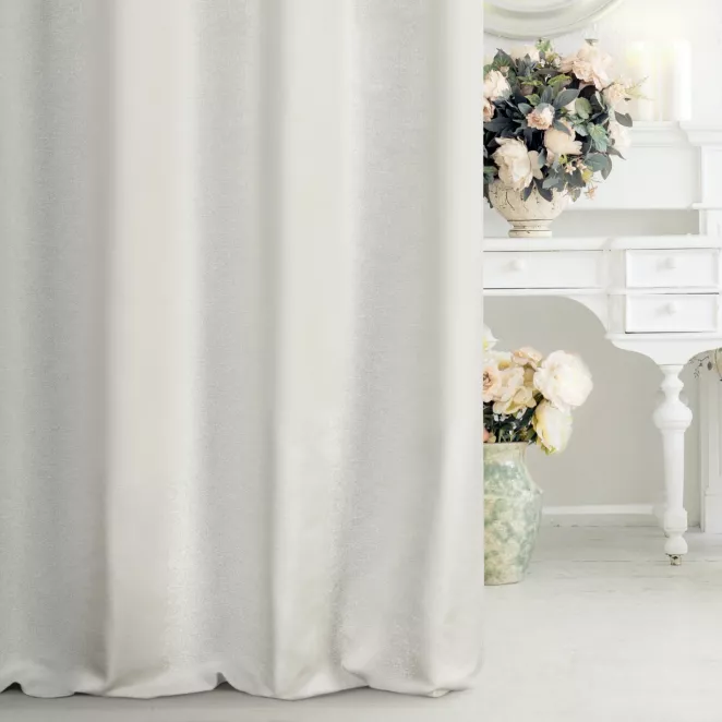 Zasłona szyta na taśmie 5 cm SORENTO kremowo srebrna z tkaniny w szerokie połyskliwe pasy