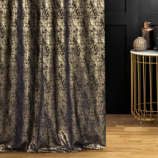 Tkanina zasłonowa szenilowa z marmurkowym wzorem podkreślonym złotą nicią z kolekcji Pierre Cardin