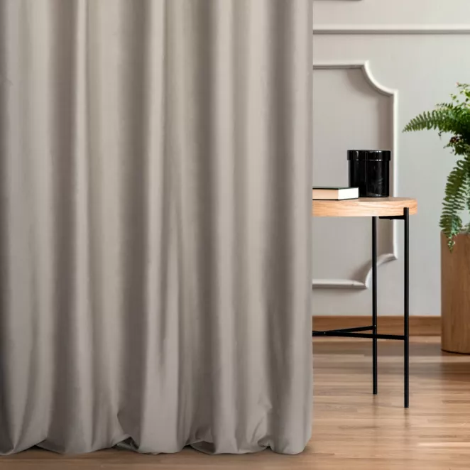 Zasłona szyta na taśmie 5 cm jasnobrązowa z miękkiej półmatowej tkaniny welwetowej