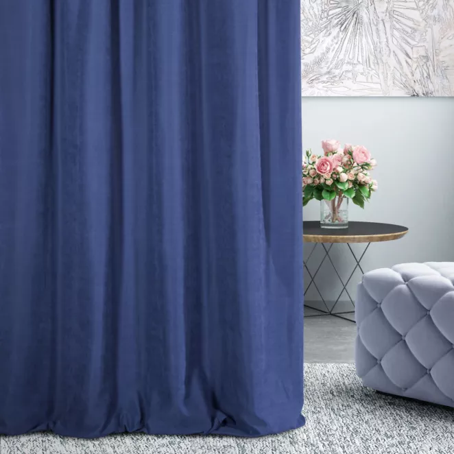 Zasłona szyta na taśmie 5 cm DORA - HIT chabrowa z miękkiej tkaniny o welurowej strukturze