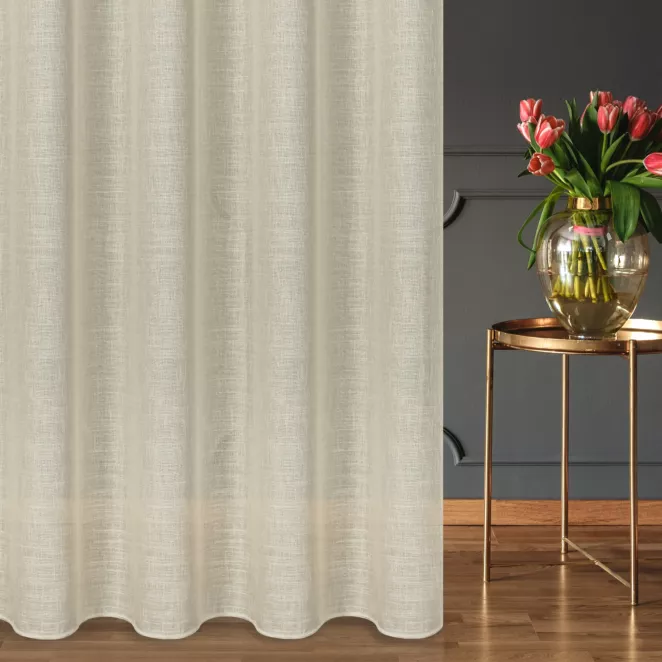 Firana szyta na taśmie 5 cm kremowa z delikatnej etaminy wykończonej obciążnikiem