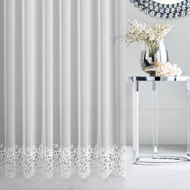 Firana szyta na taśmie 5 cm PAULINE kremowa z matowej delikatnej tkaniny PERU z moherową aplikacją