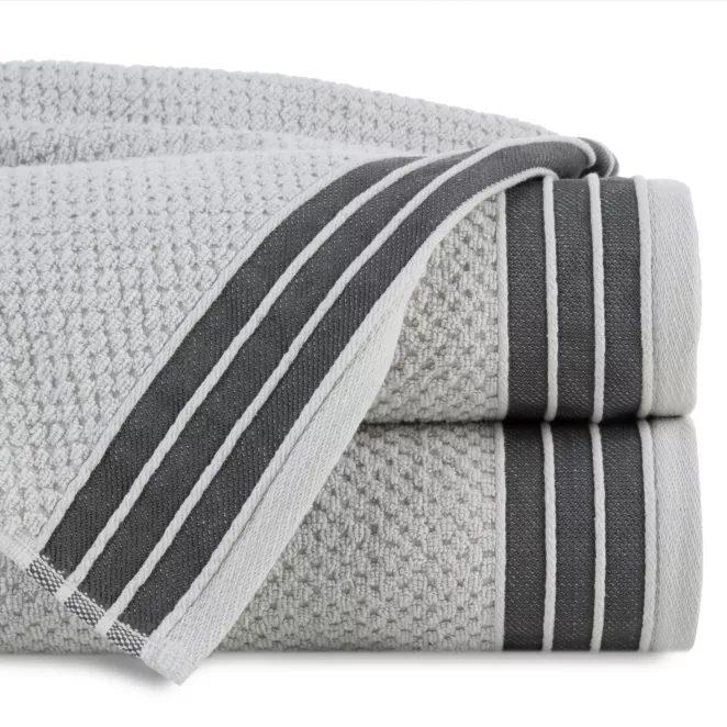 Ręcznik kąpielowy 70x140 cm bawełniany kolor jasnosrebrny w pasy 500 g/m2 MADLEN