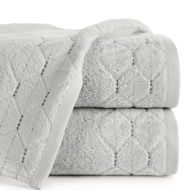 Ręcznik kąpielowy 50x90 cm bawełniany kolor srebrny z welwetową geometryczną bordiurą 500 g/m2 LUMIA