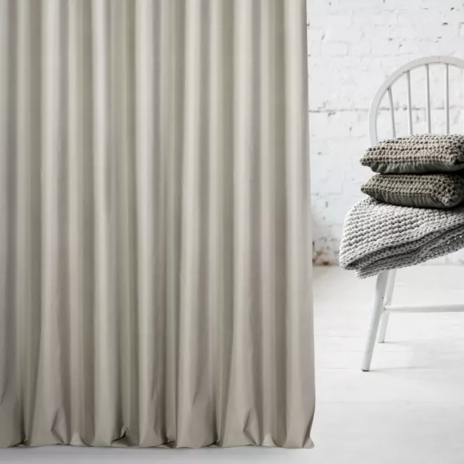 Zasłona szyta na taśmie 5 cm beżowa z tkaniny typu Blackout zaciemniającej w 100%