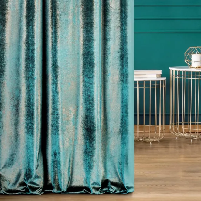 Zasłona szyta na taśmie 5 cm turkusowo miedziana z welwetowej, miękkiej tkaniny, z połyskującym nadrukiem