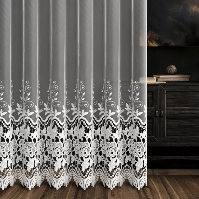 Firana szyta na taśmie 5 cm biała z matowej tkaniny peru ozdobionej roslinną aplikacją