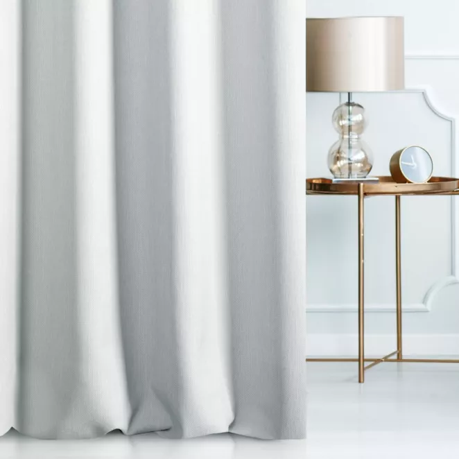 Zasłona szyta na taśmie 5 cm STYLE jasnosrebrna o naturalnym charakterze, z widocznym, ozdobnym splotem