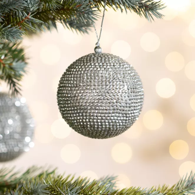 Bombka  choinkowa zdobiona srebrnymi dżetami