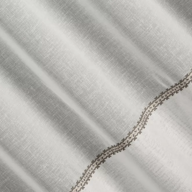 R234/4 Firana szyta na taśmie 5 cm naturalna z matowej etaminy wykończonej ozdobnym podwinięciem