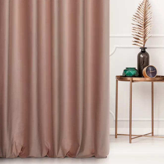 Zasłona szyta na taśmie 5 cm jasnowrzosowa z miękkiej półmatowej tkaniny welwetowej