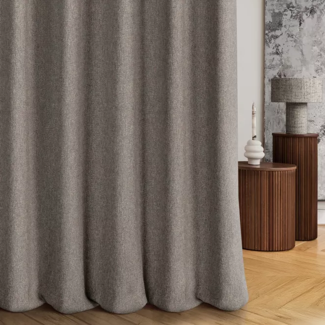 Zasłona szyta na taśmie 5 cm beżowo czerwona z tkaniny o grubym splocie i efektem melanżu