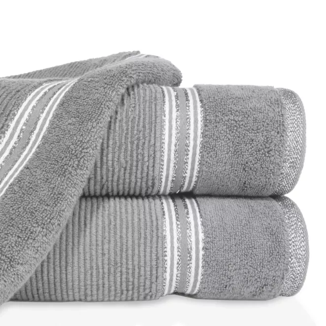 Ręcznik kąpielowy 70x140 cm bawełniany kolor srebrny z błyszczącą bordiurą 530 g/m2 FILON