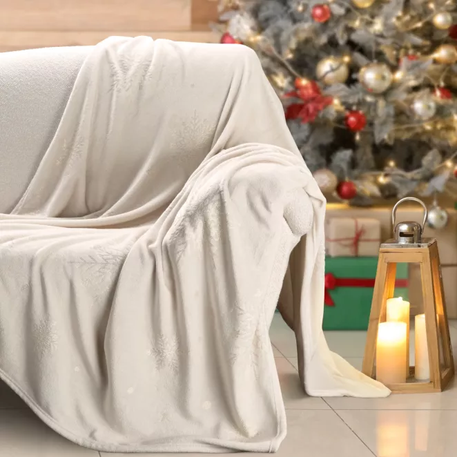 Koc świąteczny 150x200 cm kremowy, złoty zdobiony nadrukiem śnieżynek