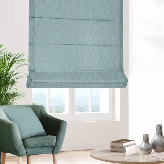 Roleta rzymska niebieska z tkaniny zaciemniającej typu dimout o naturalnym splocie, z efektem melanżu