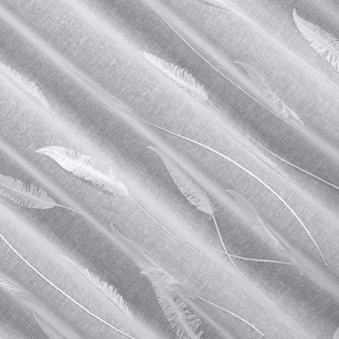 H228/3 Firana szyta na taśmie 5 cm biała z matowej etaminy haftowanej w roślinny wzór