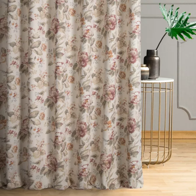 Zasłona szyta na taśmie 5 cm kremowo ceglasta z tkaniny z dodatkiem bawełny i nici metalicznej, o wzorze w kwiaty, zawiera 20% bawełny