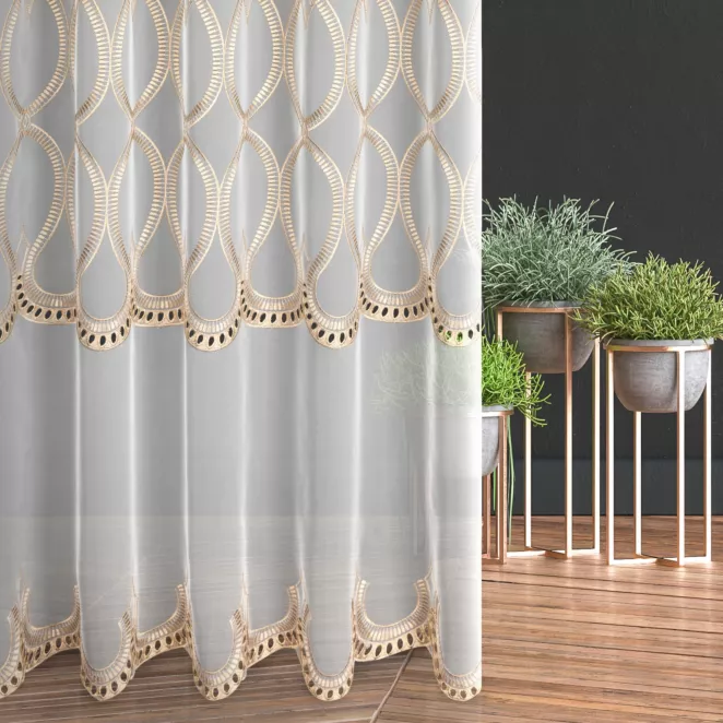 Firana szyta na taśmie 5 cm biało złota z matowego PERU, zdobiona eleganckim, dużym haftem Italissima Eva Minge