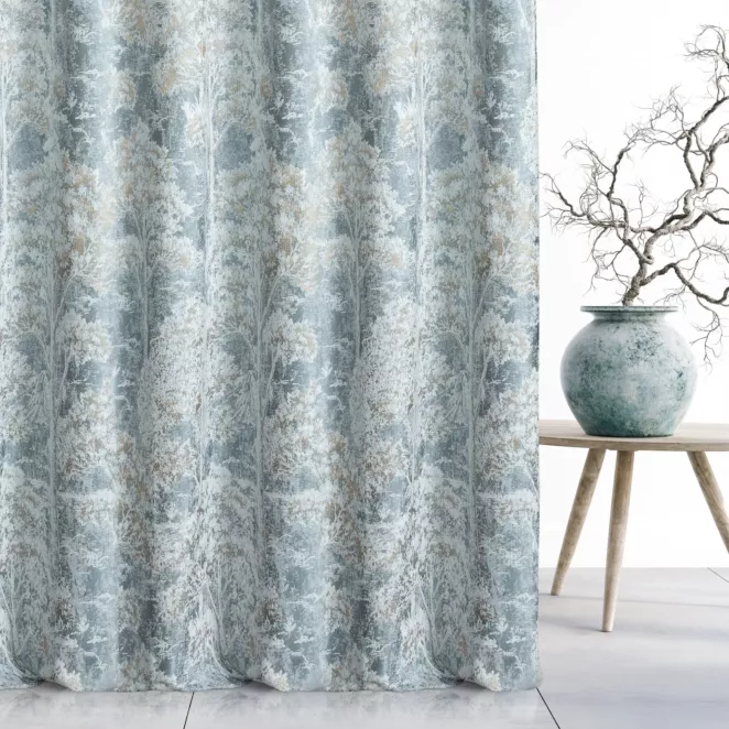 Zasłona szyta na taśmie 5 cm błękitno złota z tkaniny szenilowo-lureksowej ze wzorem roślinnym