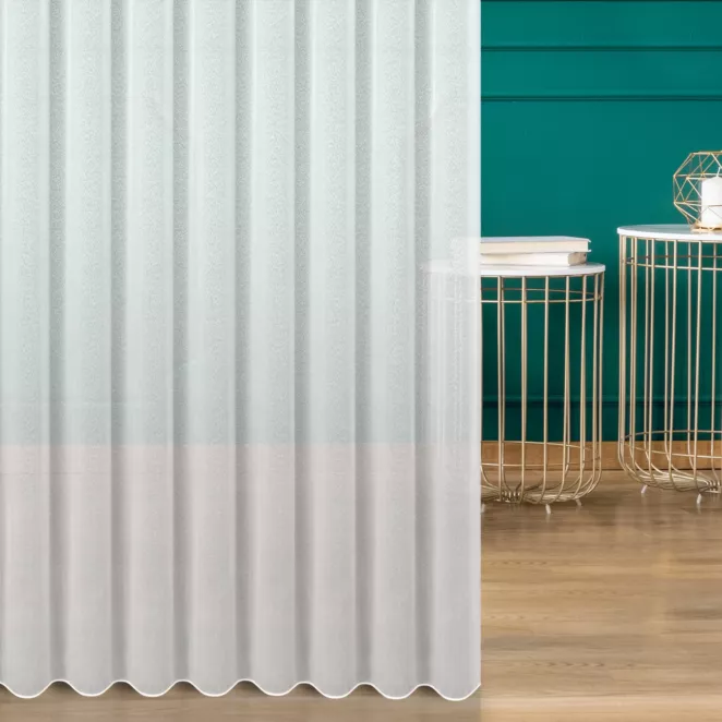 Tkanina firanowa markizeta gładka i miękka w dotyku zakończona szwem obciążającym