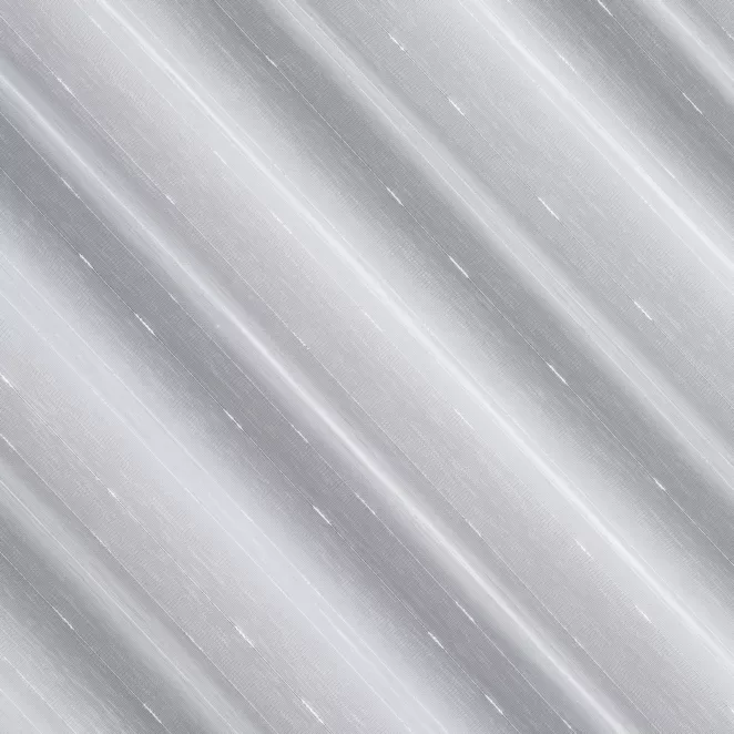 P274/7 Firana szyta na taśmie 5 cm biało srebrzysta z tkaniny typu ADEN z efektem deszczyku w pionowe, delikatnie połyskujące prążki, wykończona obciążnikiem