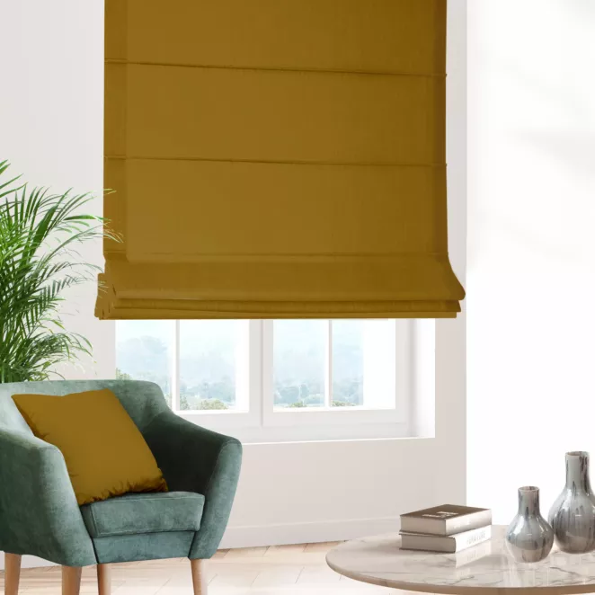 Roleta rzymska STYLE musztardowa o naturalnym charakterze, z widocznym, ozdobnym splotem