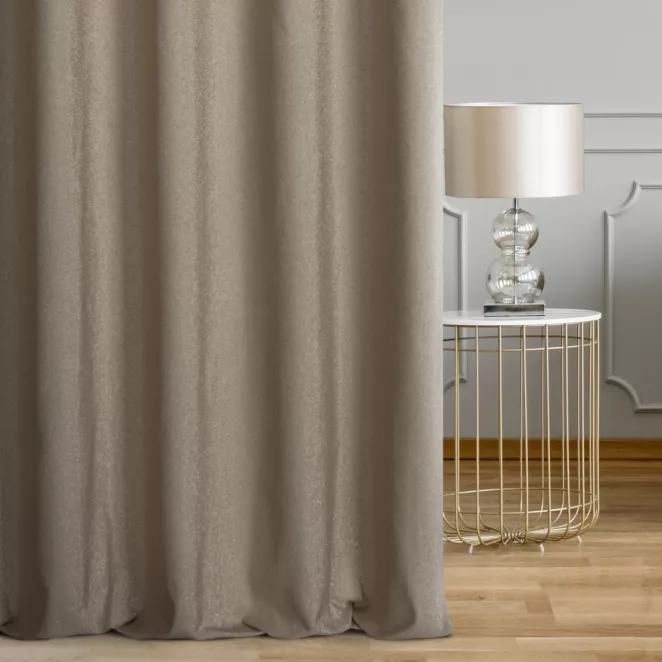 Zasłona szyta na taśmie 5 cm beżowo srebrna z gładkiej tkaniny przeplatanej błyszczącą lureksową nicią