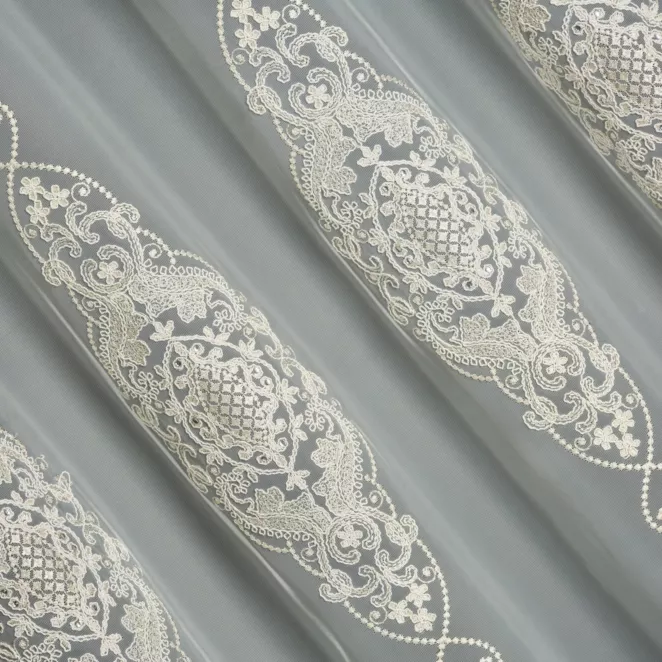 M194/2 Firana szyta na taśmie 5 cm kremowa z matowej tkaniny PERU ozdobionej kordonkowym haftem ornamentowym i cyrkoniami Italissima Eva Minge