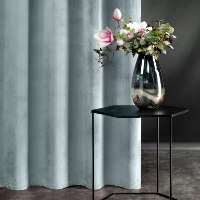 Zasłona srebrna z aksamitnego błyszczącego welwetu 140x250 cm przelotka - LUCCA