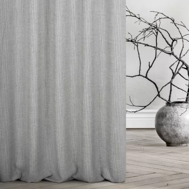 Zasłona szyta na taśmie 5 cm srebrna o naturalnym splocie w melanżowych odcieniach