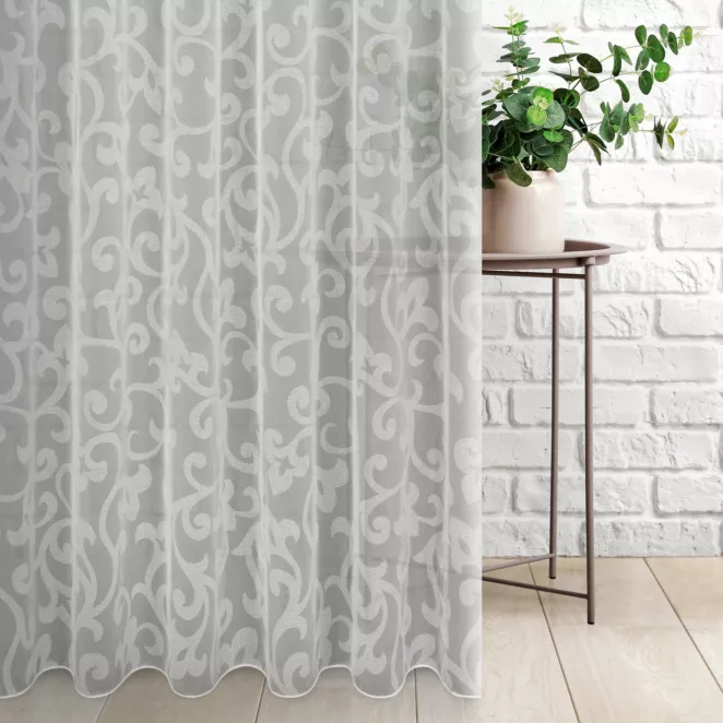 Tkanina firanowa lekka organdyna, z ornamentowym wzorem na całej powierzchni, wykończona obciążnikiem