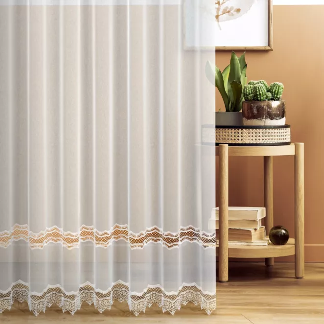 Tkanina firanowa matowa markizeta, z dwoma pasami gipiurowego haftu