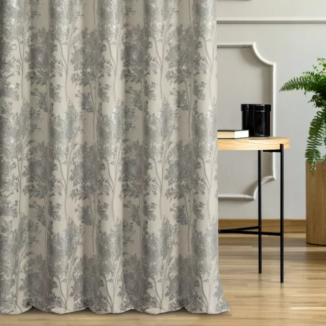 Zasłona szyta na taśmie 5 cm naturalno niebieska z żakardowej tkaniny z dodatkiem bawełny zdobiona botanicznym wzorem ze srebrną nicią