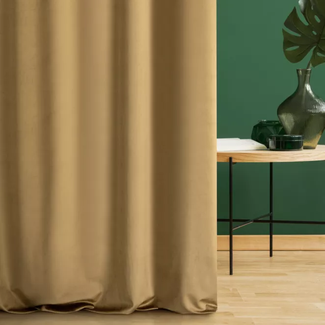 Zasłona szyta na taśmie 5 cm ENYA jasnobrązowa z miękkiej półmatowej tkaniny welwetowej