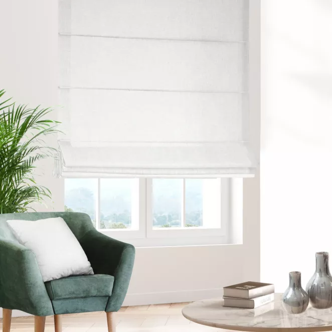 Roleta rzymska naturalno jasnobeżowa z tkaniny zaciemniającej 100% blackout, o strukturze weluru