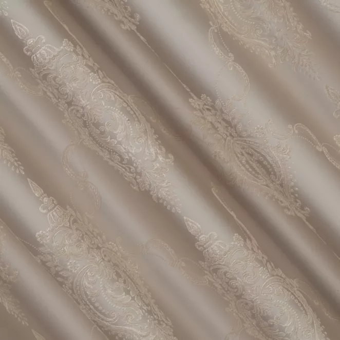 L145/4 Zasłona szyta na taśmie 5 cm jasnobeżowa z eleganckiej tkaniny w duży ornamentowy wzór