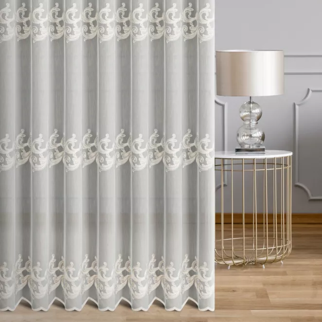 Firana szyta na taśmie 5 cm naturalno beżowa z delikatnej tkaniny typu aden, wykończonej łańcuszkowym haftem Italissima Eva Minge