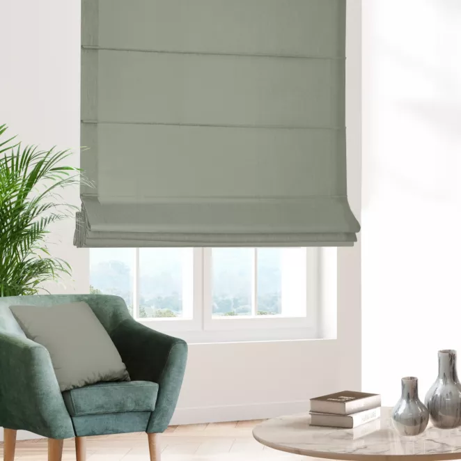 Roleta rzymska jasnosrebrna z gładkiej tkaniny typu dimout