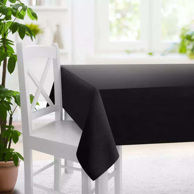 Obrus szyty czarny z tkaniny trudnopalnej, zaciemniającej, typu blackout