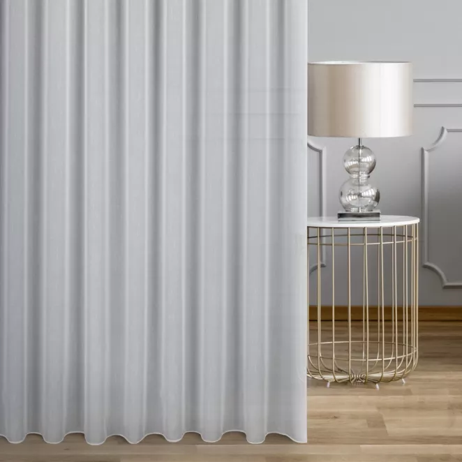 Firana szyta na taśmie 5 cm biała z efektem deszczyku, wykończona obciążnikiem